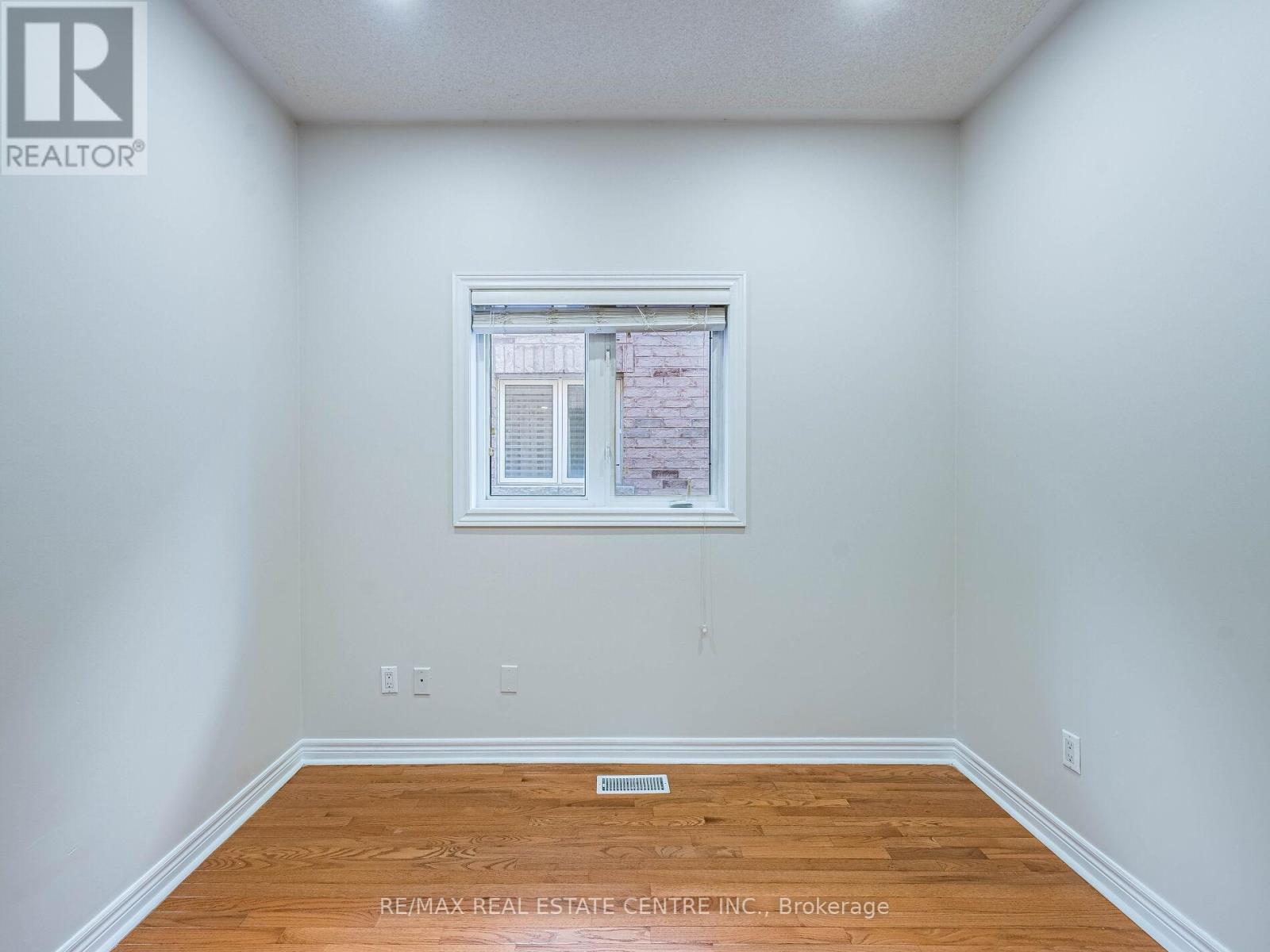 1581 Portsmouth Place, Mississauga, Ontario  L5M 7W2 - Photo 6 - W12493568