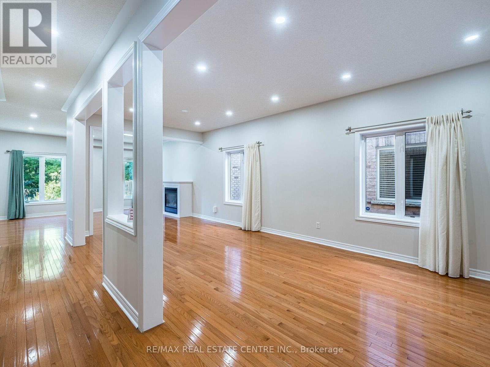 1581 Portsmouth Place, Mississauga, Ontario  L5M 7W2 - Photo 7 - W12493568