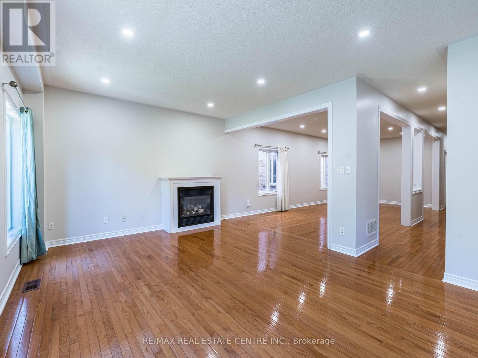 1581 Portsmouth Place, Mississauga, Ontario  L5M 7W2 - Photo 9 - W12493568