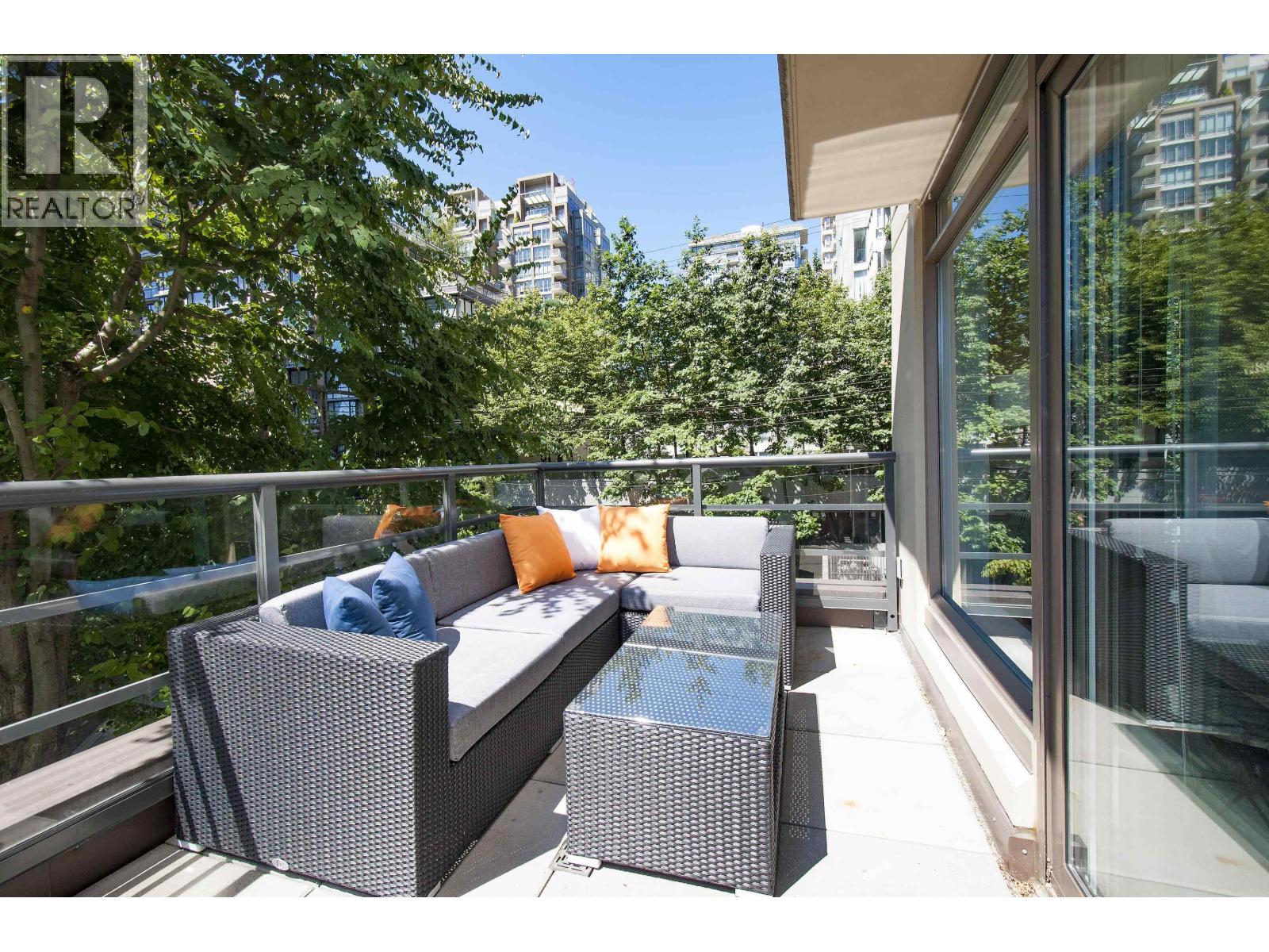 307 1001 Homer Street, Vancouver, British Columbia  V6B 1M9 - Photo 3 - R3063414