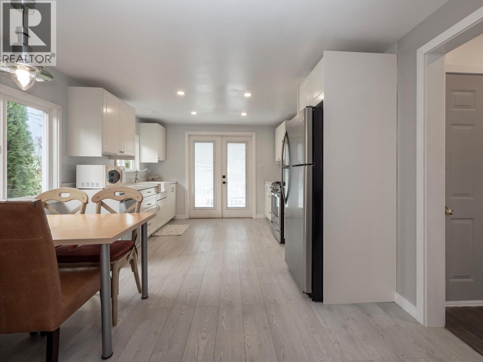 747 Cascade Crescent, Gibsons, British Columbia  V0N 1V9 - Photo 4 - R2948835