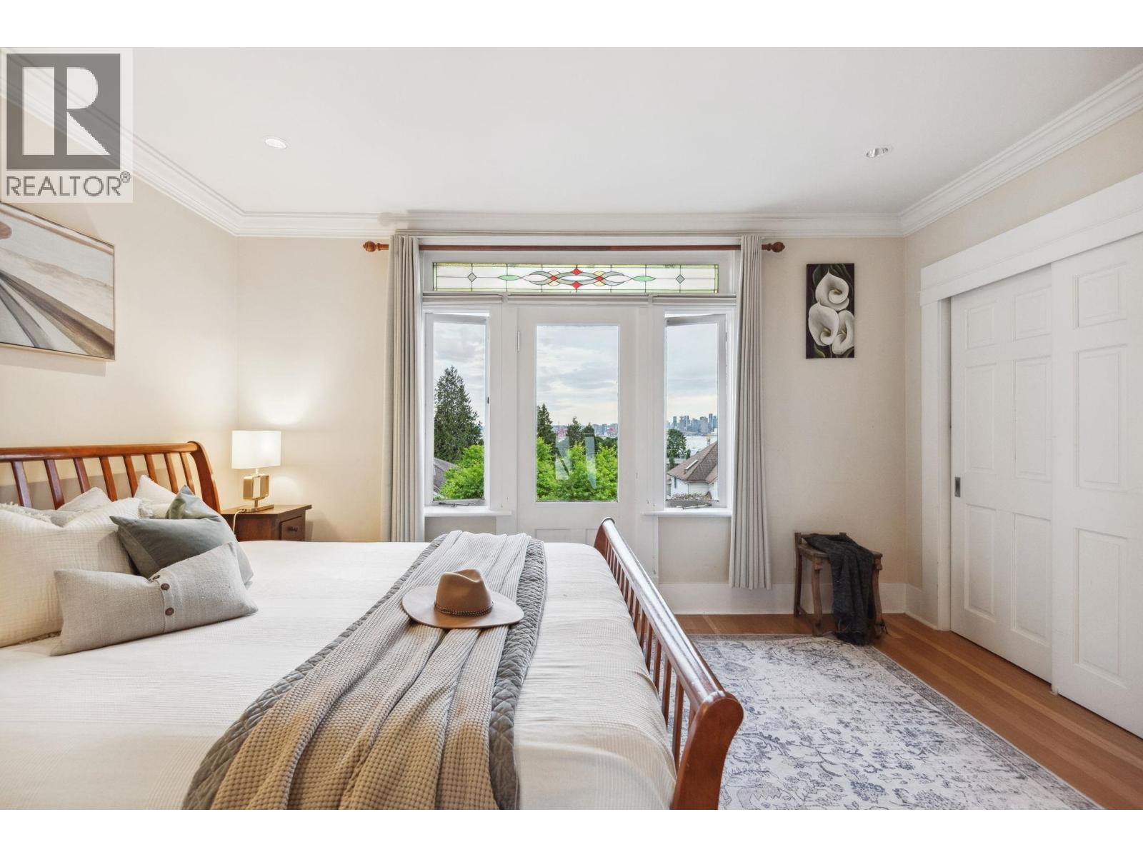 346 E 5TH STREET, North Vancouver, British Columbia