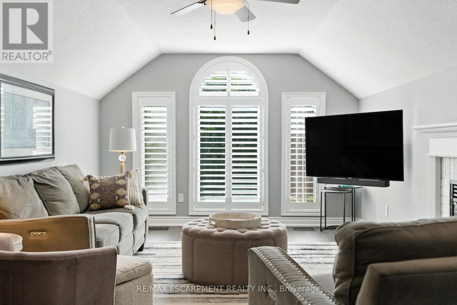 36 Pinecreek Road, Hamilton, Ontario  L8B 0H1 - Photo 23 - X12493416