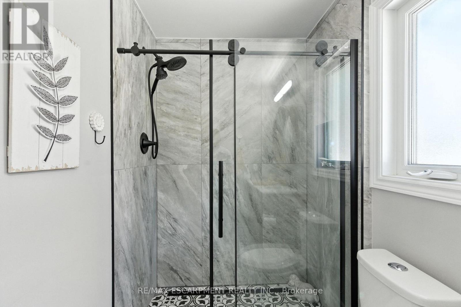 36 Pinecreek Road, Hamilton, Ontario  L8B 0H1 - Photo 28 - X12493416