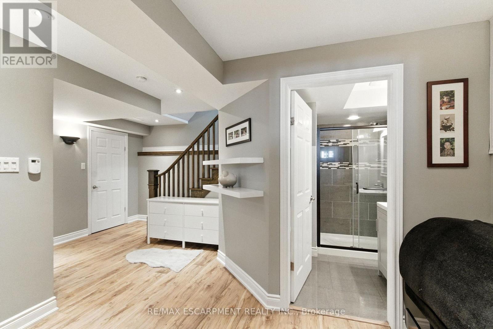 36 Pinecreek Road, Hamilton, Ontario  L8B 0H1 - Photo 38 - X12493416