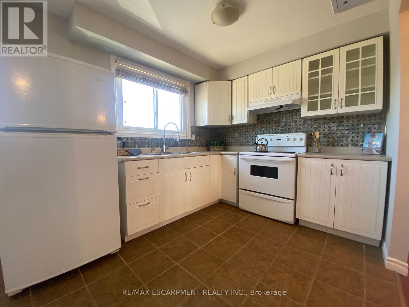 3 - 1025 Upper Gage Avenue, Hamilton, Ontario  L8V 4L2 - Photo 10 - X12493464