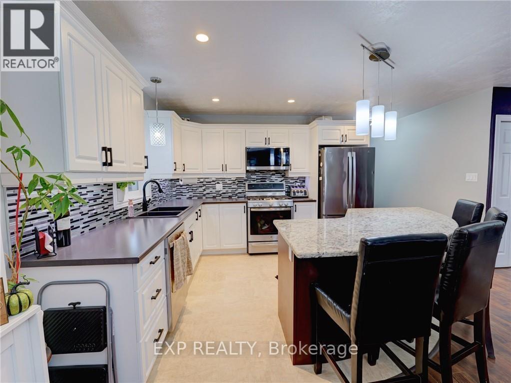 17 Balsam Court, West Nipissing, Ontario  P2B 0B7 - Photo 10 - X12493564