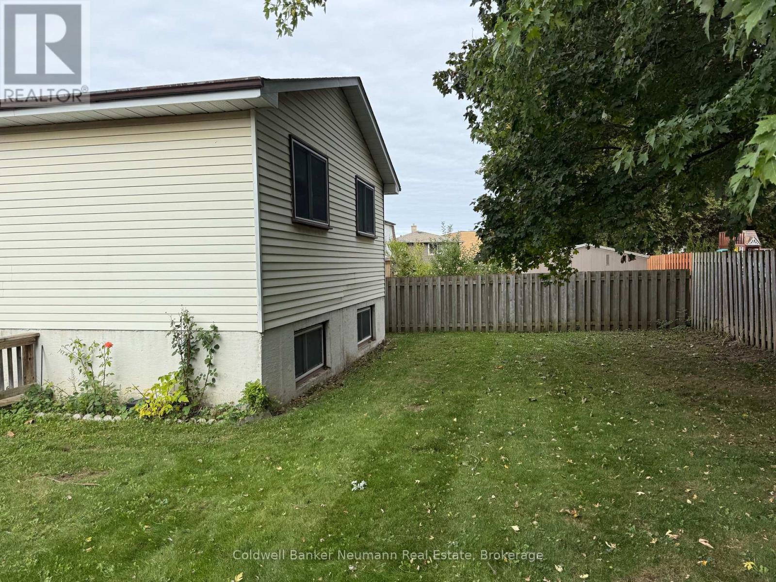 125 Queensdale Crescent, Guelph, Ontario  N1H 6W6 - Photo 2 - X12493612