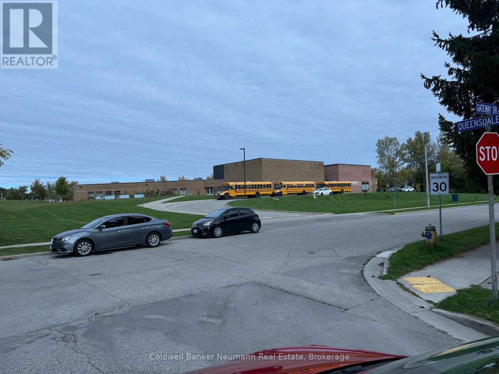 125 Queensdale Crescent, Guelph, Ontario  N1H 6W6 - Photo 4 - X12493612