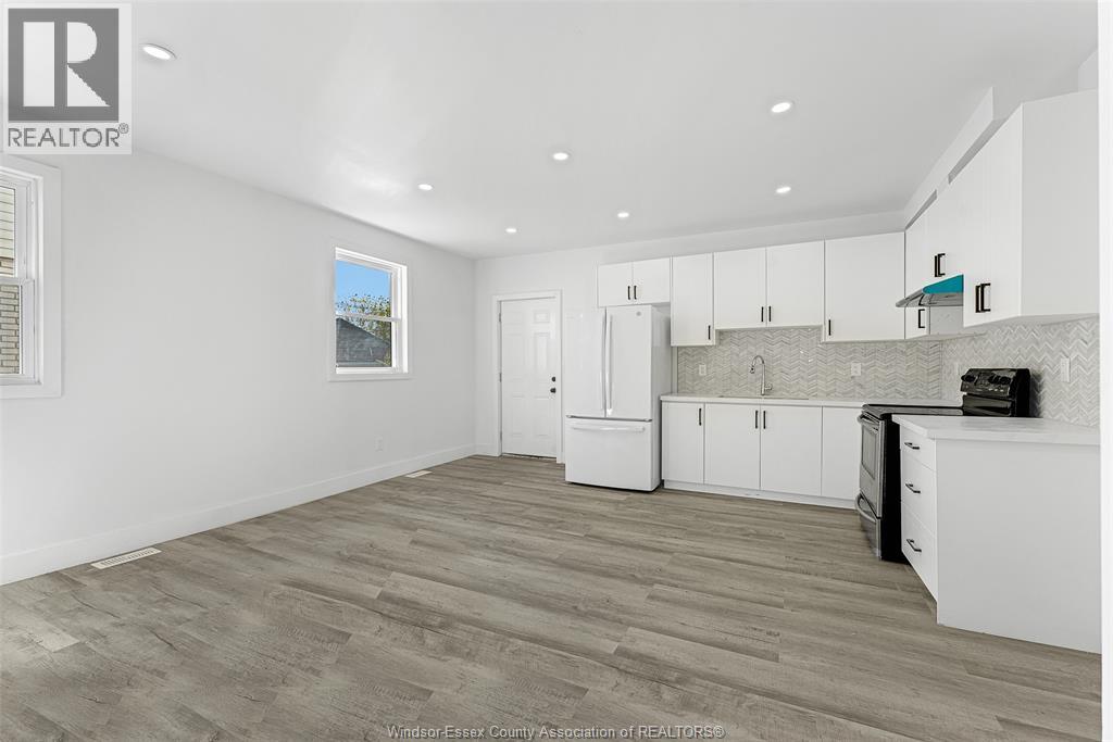 407 Hall Unit# A, Windsor, Ontario  N9A 2L7 - Photo 3 - 25027626