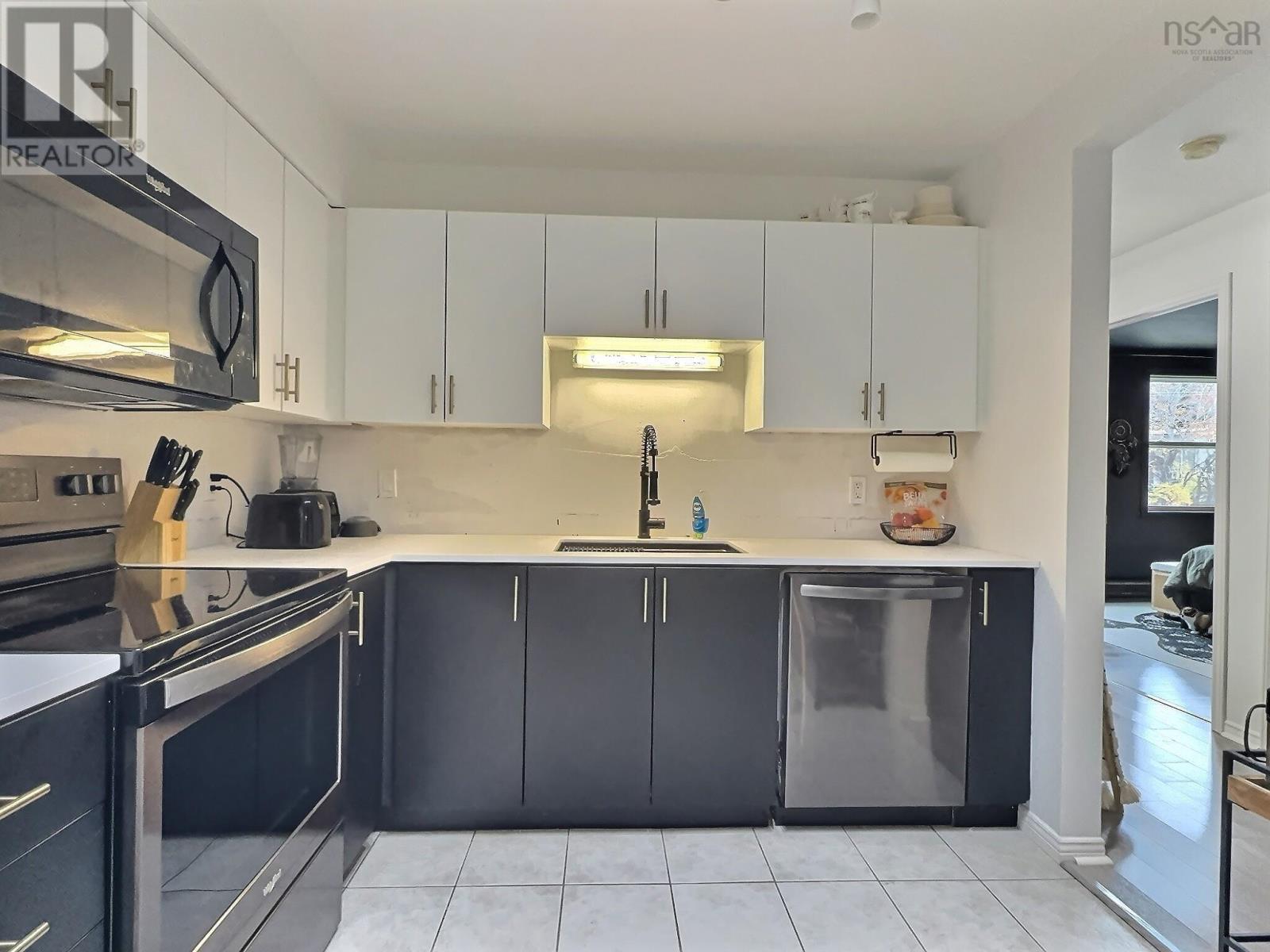 301 83 Kearney Lake Road, Halifax, Nova Scotia  B3M 4E6 - Photo 2 - 202526929