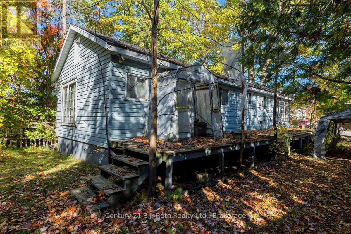 152 Beck Street, Wasaga Beach, Ontario  L9Z 2K7 - Photo 3 - S12481255