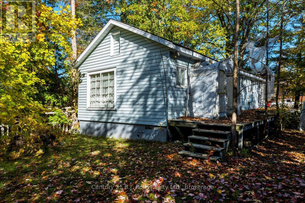 152 Beck Street, Wasaga Beach, Ontario  L9Z 2K7 - Photo 4 - S12481255