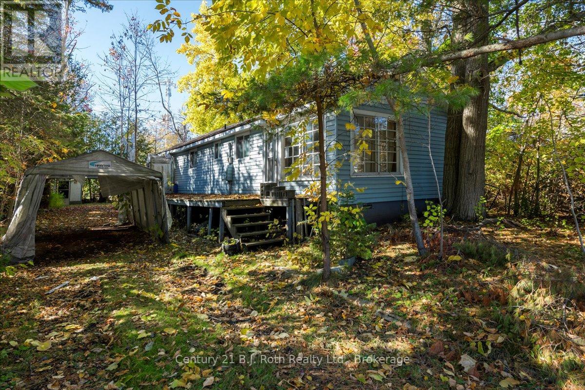 152 Beck Street, Wasaga Beach, Ontario  L9Z 2K7 - Photo 1 - S12481255