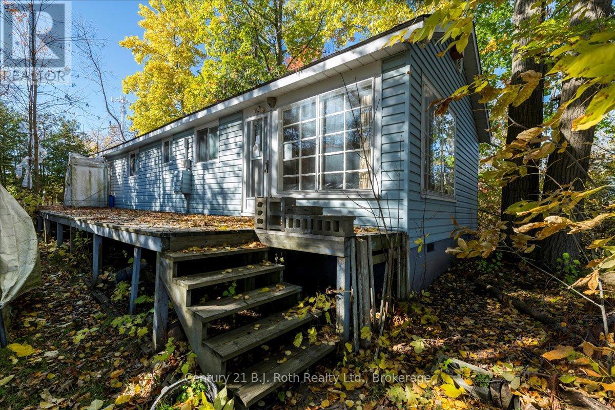 152 Beck Street, Wasaga Beach, Ontario  L9Z 2K7 - Photo 2 - S12481255