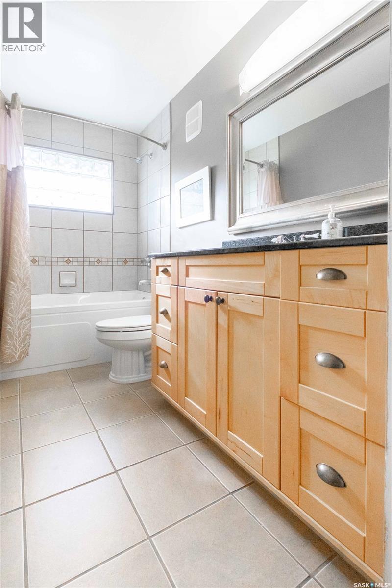 3 Dolphin Bay, Regina, Saskatchewan  S4S 3J7 - Photo 30 - SK022033