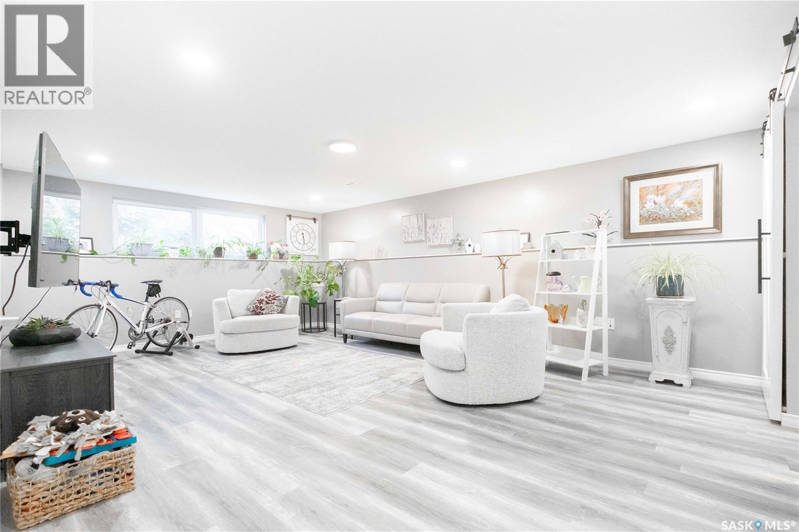 3 Dolphin Bay, Regina, Saskatchewan  S4S 3J7 - Photo 35 - SK022033