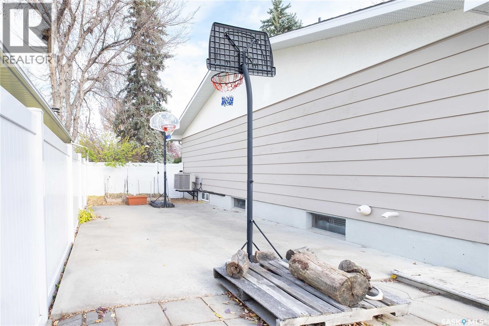 3 Dolphin Bay, Regina, Saskatchewan  S4S 3J7 - Photo 6 - SK022033