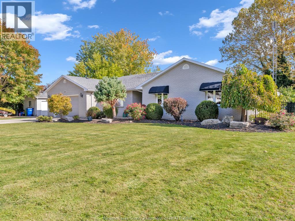 656 Markham, Lakeshore, Ontario  N0P 2L0 - Photo 2 - 25027629