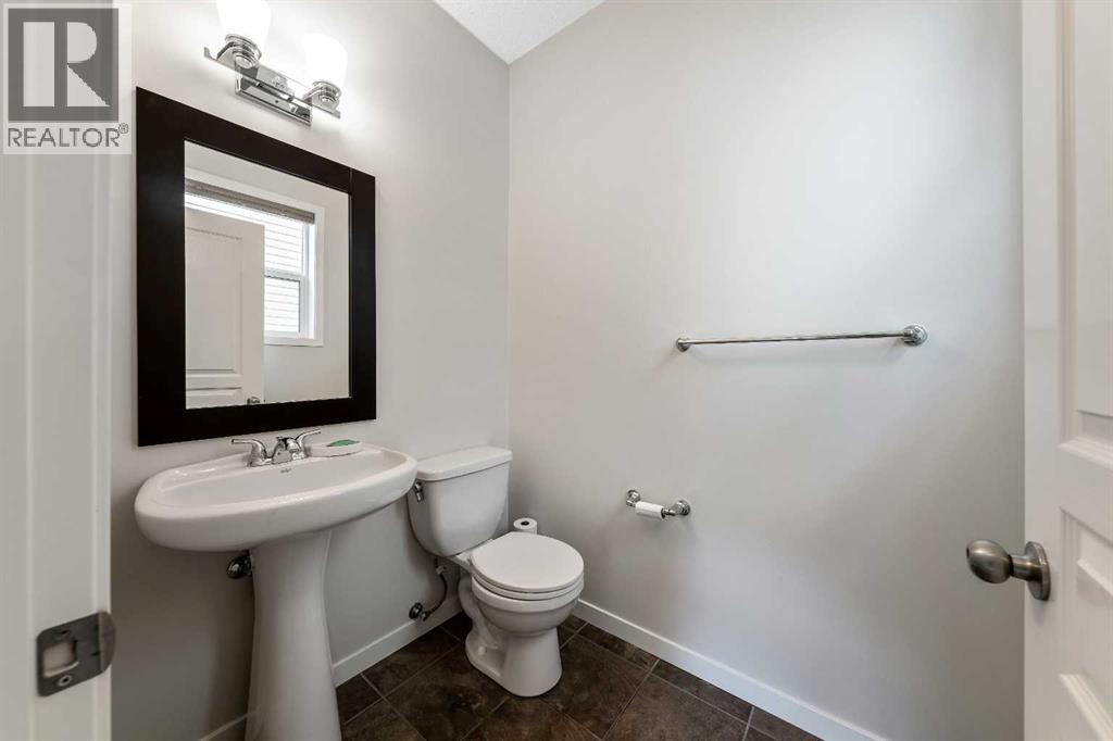 160 Sunset Point, Cochrane, Alberta  T4C 0k9 - Photo 6 - A2263935