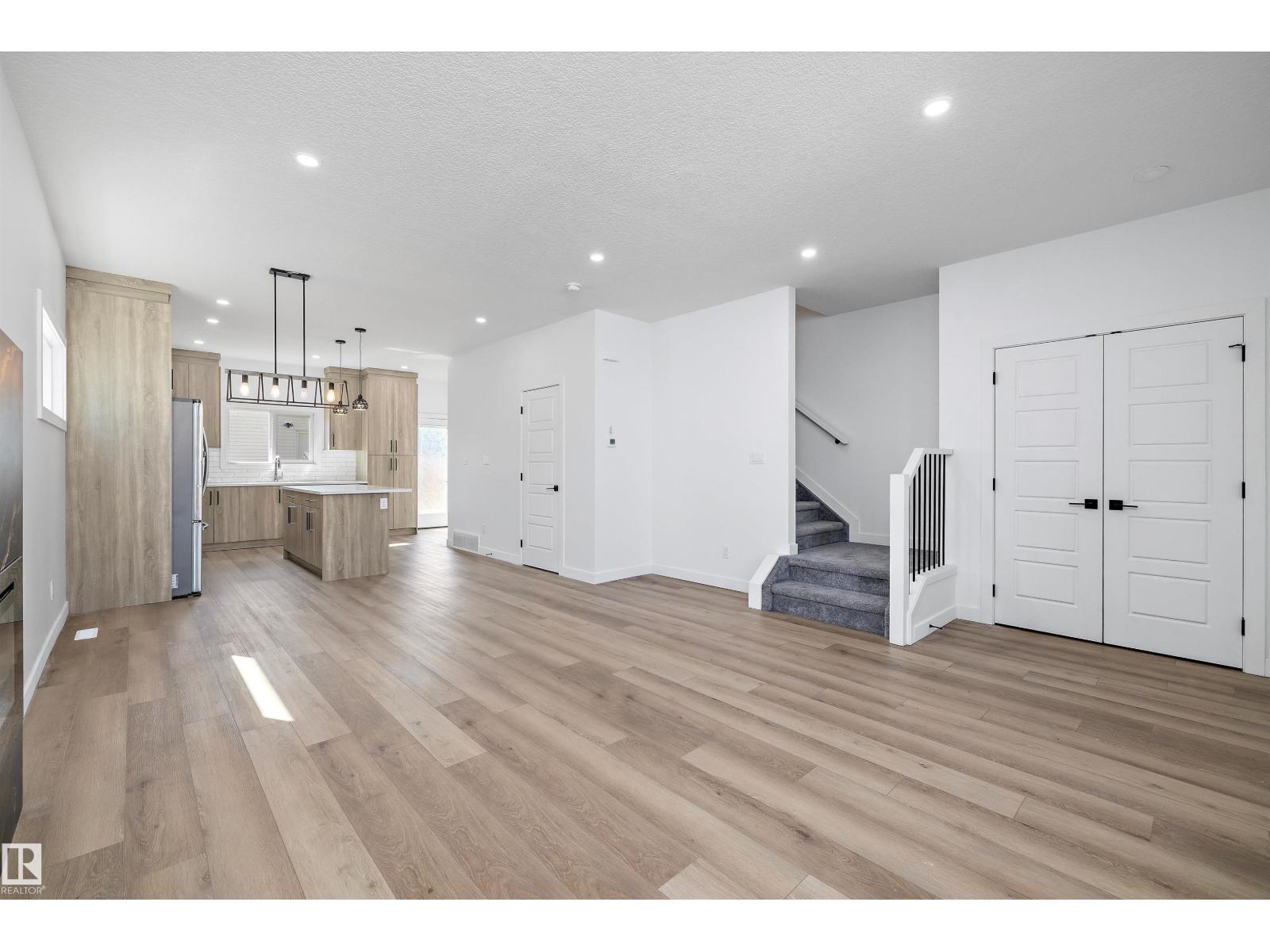 6079 180 Av Nw, Edmonton, Alberta  T5Y 3X1 - Photo 5 - E4456307