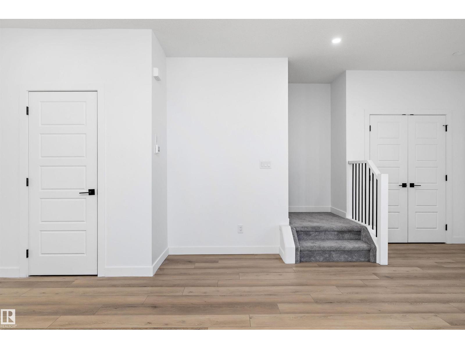 6079 180 Av Nw, Edmonton, Alberta  T5Y 3X1 - Photo 8 - E4456307