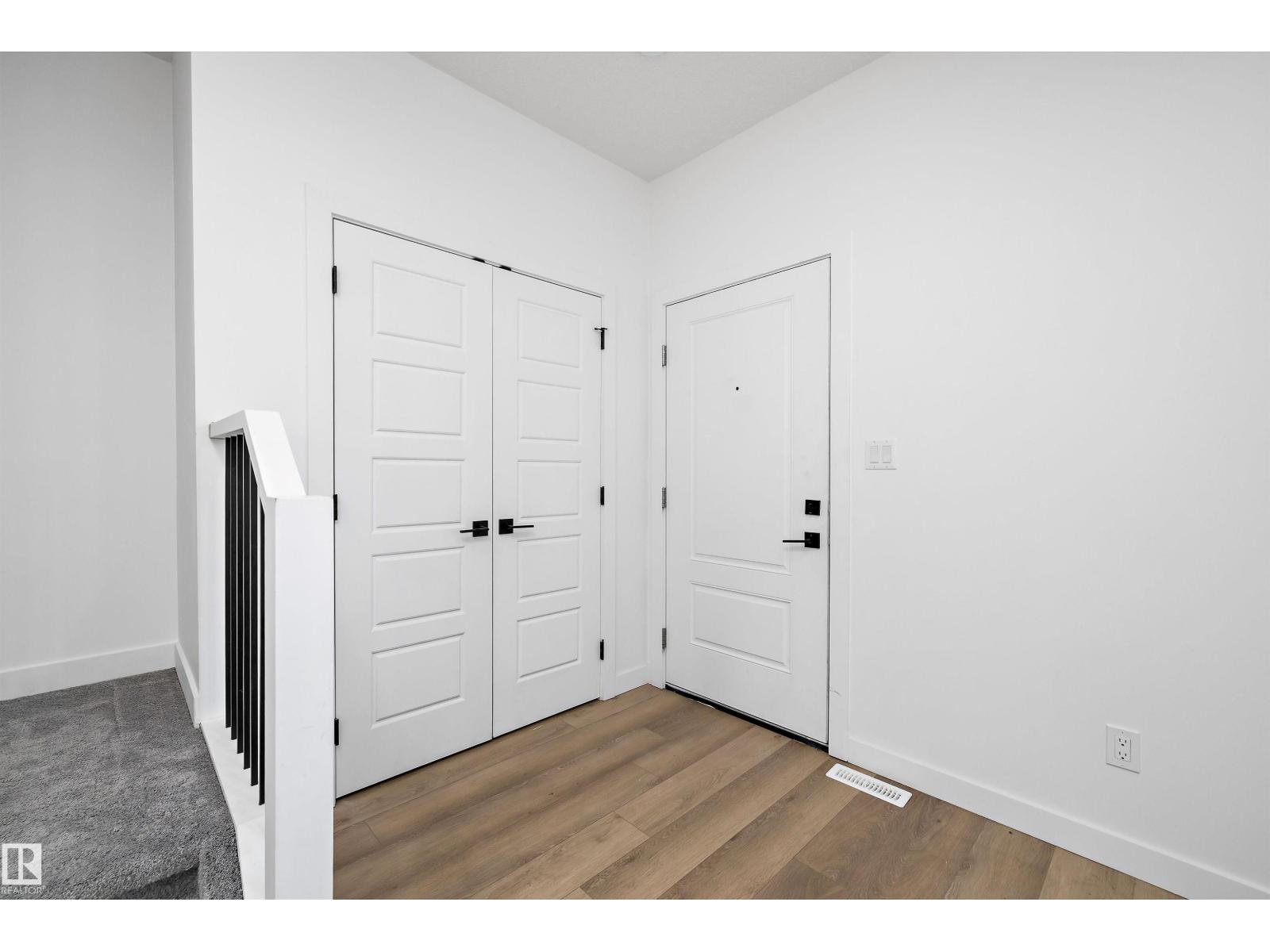 6079 180 Av Nw, Edmonton, Alberta  T5Y 3X1 - Photo 3 - E4456307