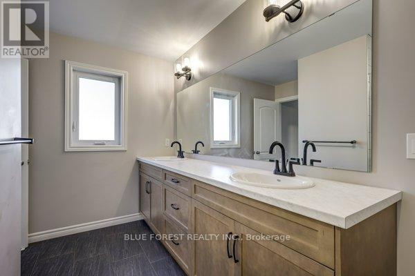 125 Old Field Lane S, Central Elgin, Ontario  N5L 0A9 - Photo 44 - X12493712