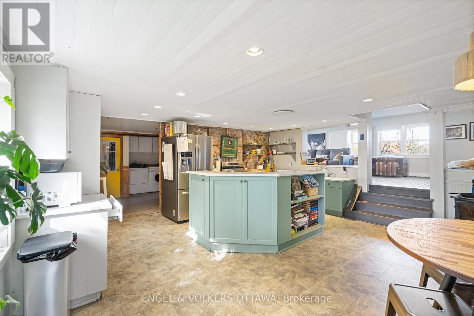 3749 Donnelly Drive, Ottawa, Ontario  K0G 1B0 - Photo 8 - X12493716