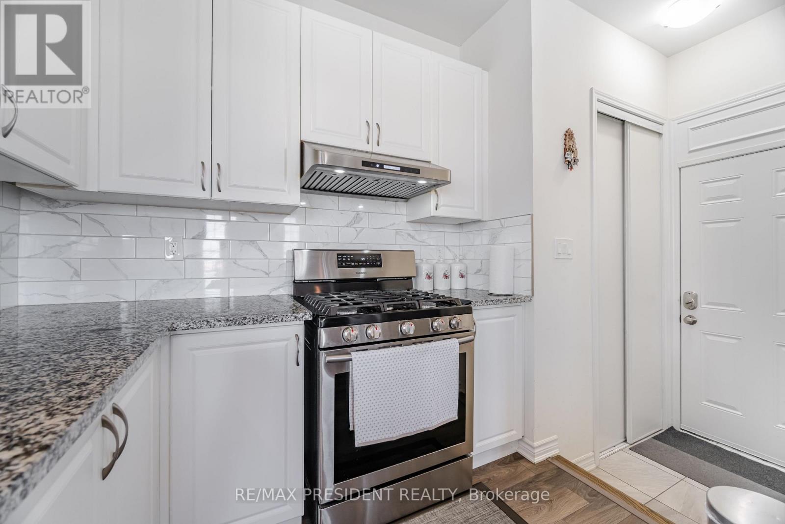 581 Edenbrook Hill Drive, Brampton, Ontario  L7A 4T4 - Photo 12 - W12493604