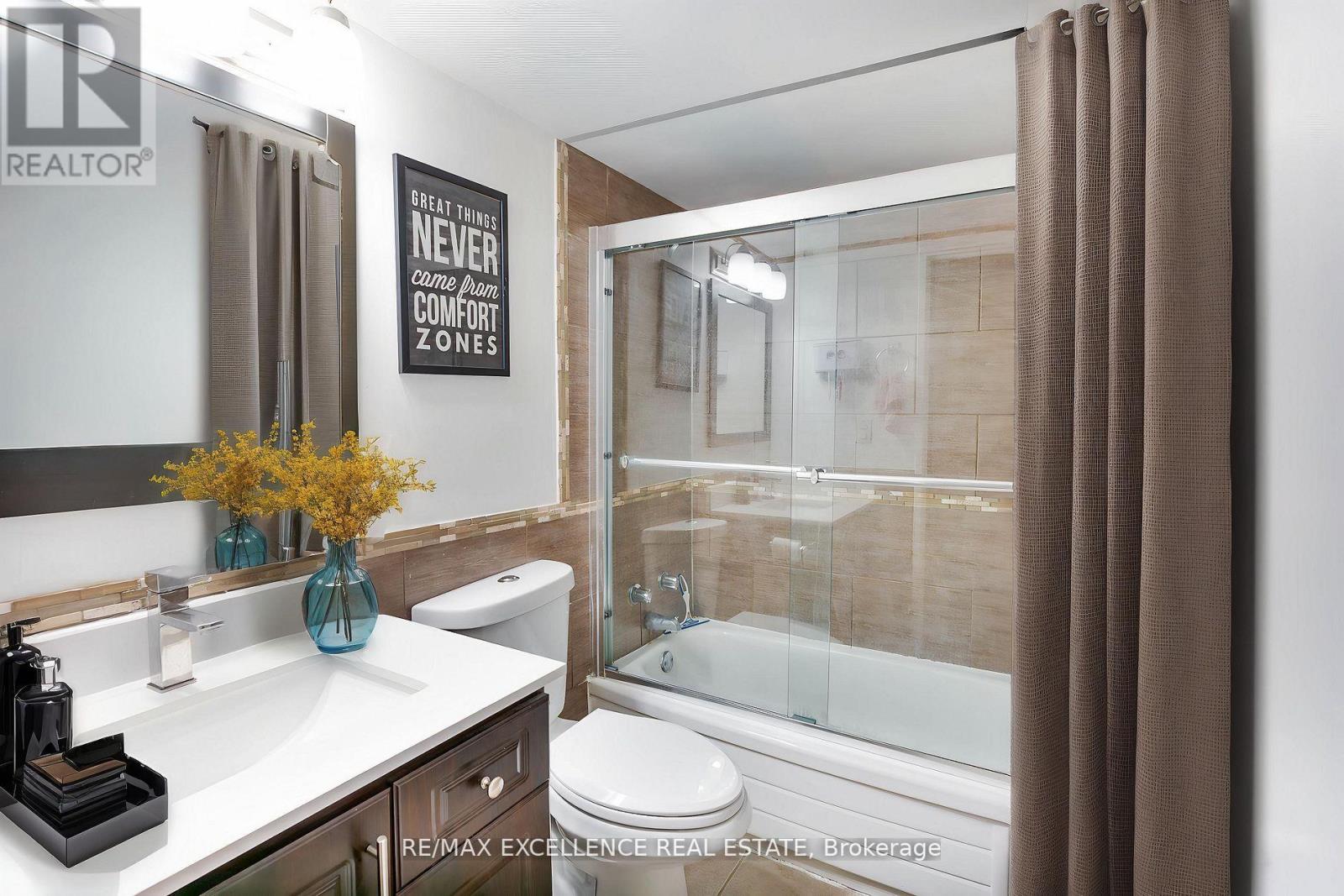 2116 - 370 Dixon Road, Toronto, Ontario  M9R 1T2 - Photo 11 - W12493634