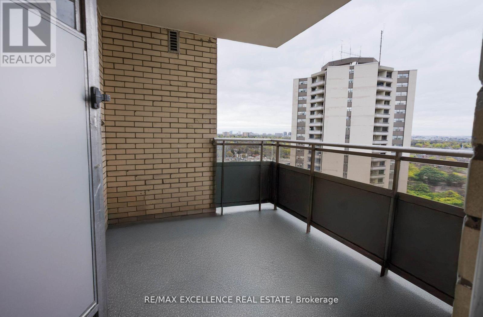 2116 - 370 Dixon Road, Toronto, Ontario  M9R 1T2 - Photo 12 - W12493634