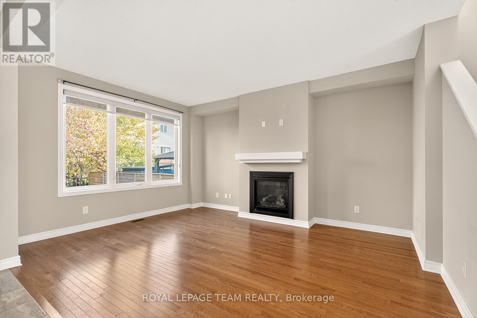 619 Geranium Walk, Ottawa, Ontario  K2S 2J3 - Photo 2 - X12430887