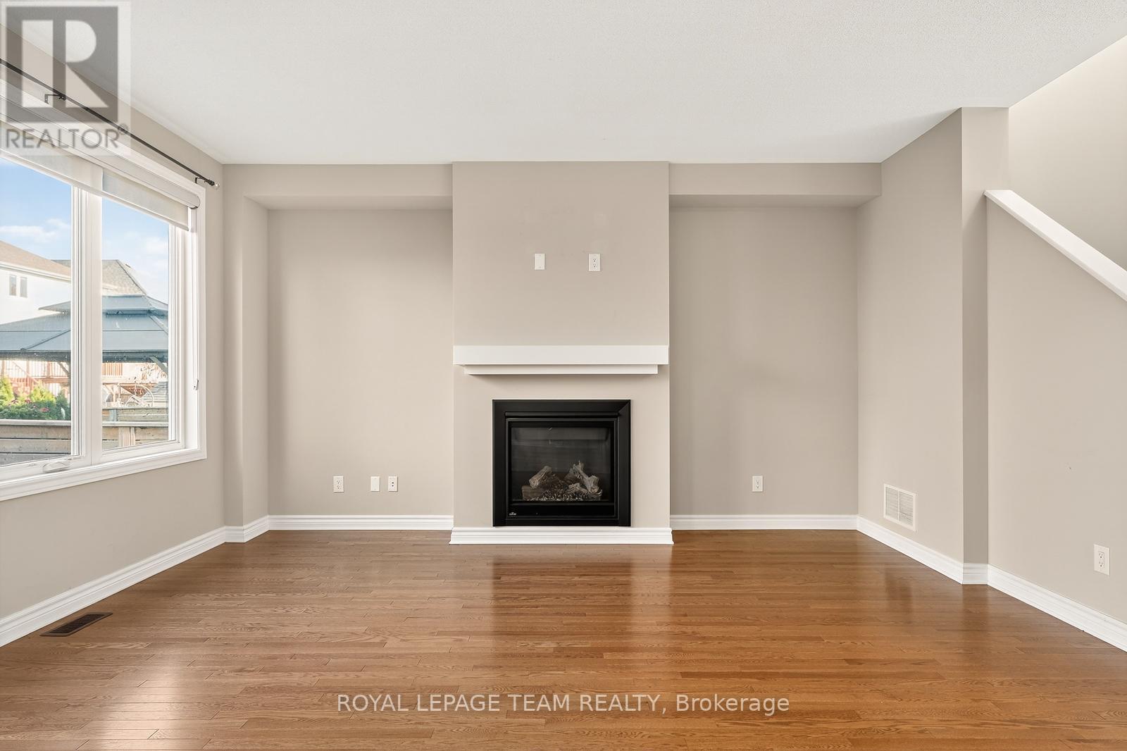 619 Geranium Walk, Ottawa, Ontario  K2S 2J3 - Photo 3 - X12430887