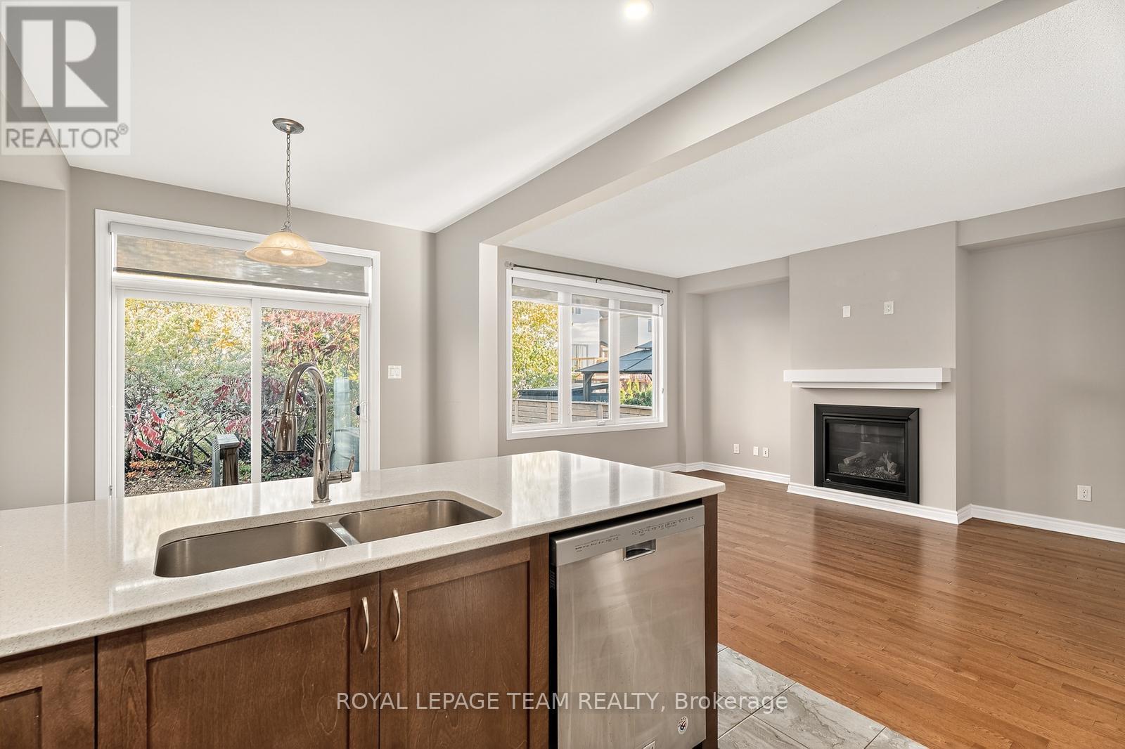 619 Geranium Walk, Ottawa, Ontario  K2S 2J3 - Photo 5 - X12430887