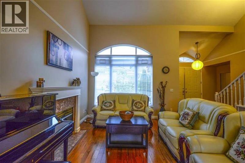 1590 Plateau Crescent, Coquitlam, British Columbia  V3E 3B3 - Photo 2 - R3063411