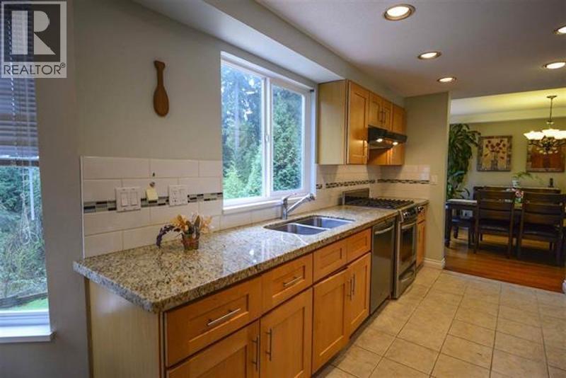 1590 Plateau Crescent, Coquitlam, British Columbia  V3E 3B3 - Photo 4 - R3063411