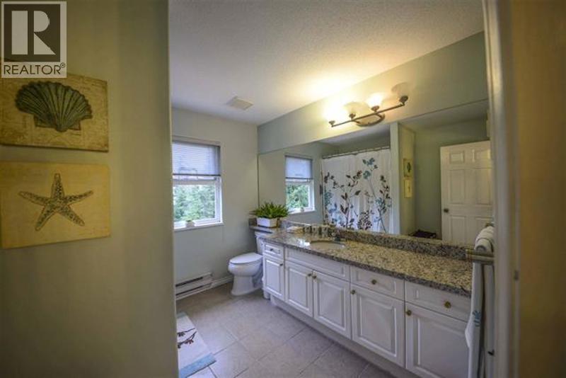 1590 Plateau Crescent, Coquitlam, British Columbia  V3E 3B3 - Photo 6 - R3063411