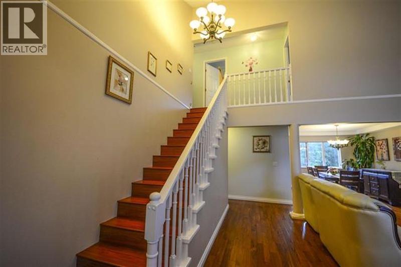 1590 Plateau Crescent, Coquitlam, British Columbia  V3E 3B3 - Photo 3 - R3063411