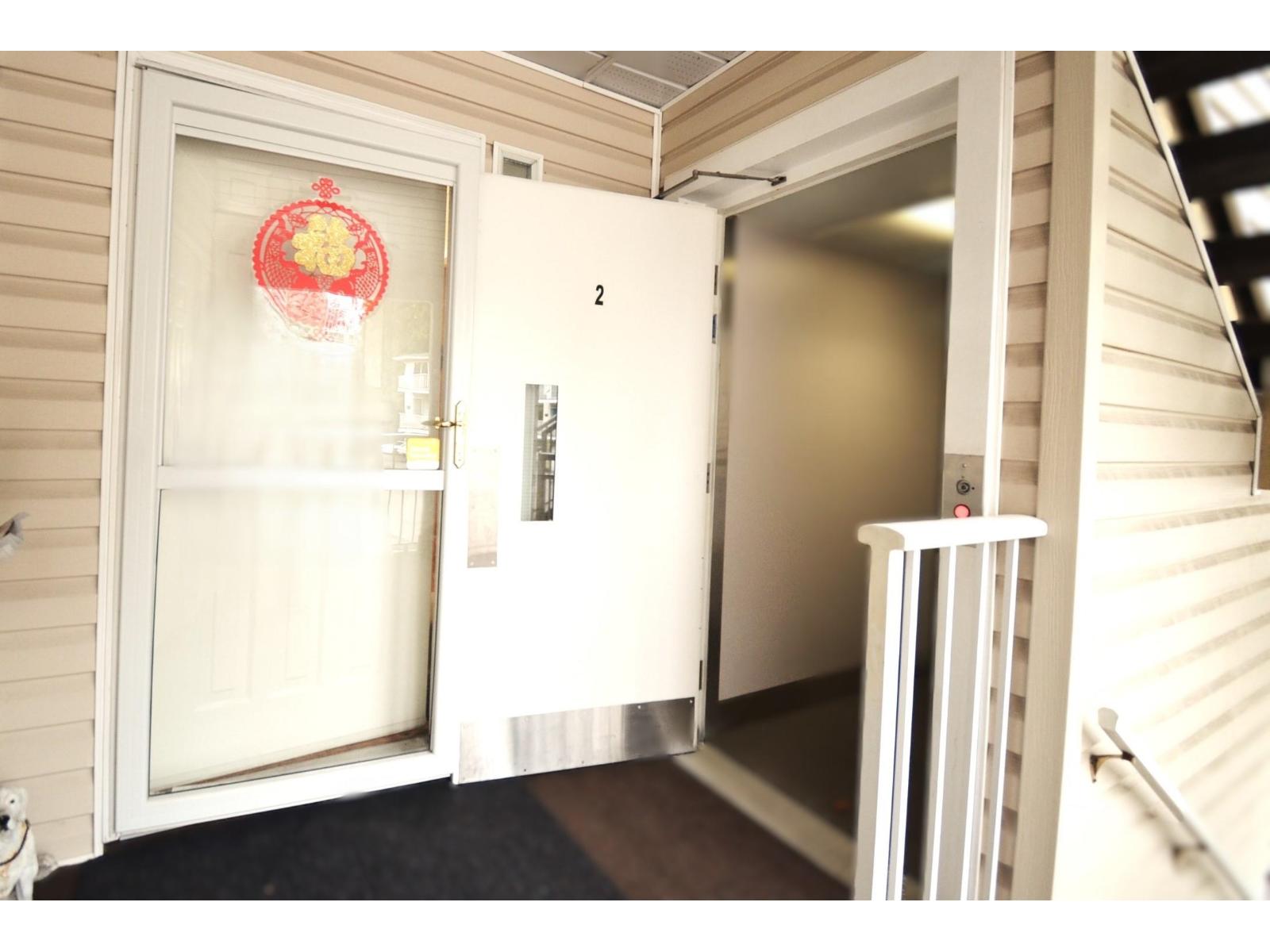 109 10584 153 Street, Surrey, British Columbia  V3R 9V1 - Photo 3 - R3062315