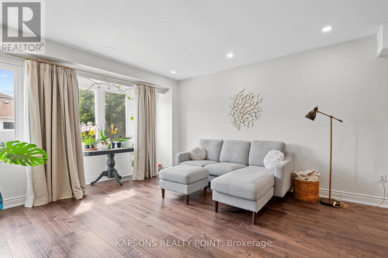 1255 Woodhill Court, Mississauga, Ontario  L5E 3H2 - Photo 20 - W12493350