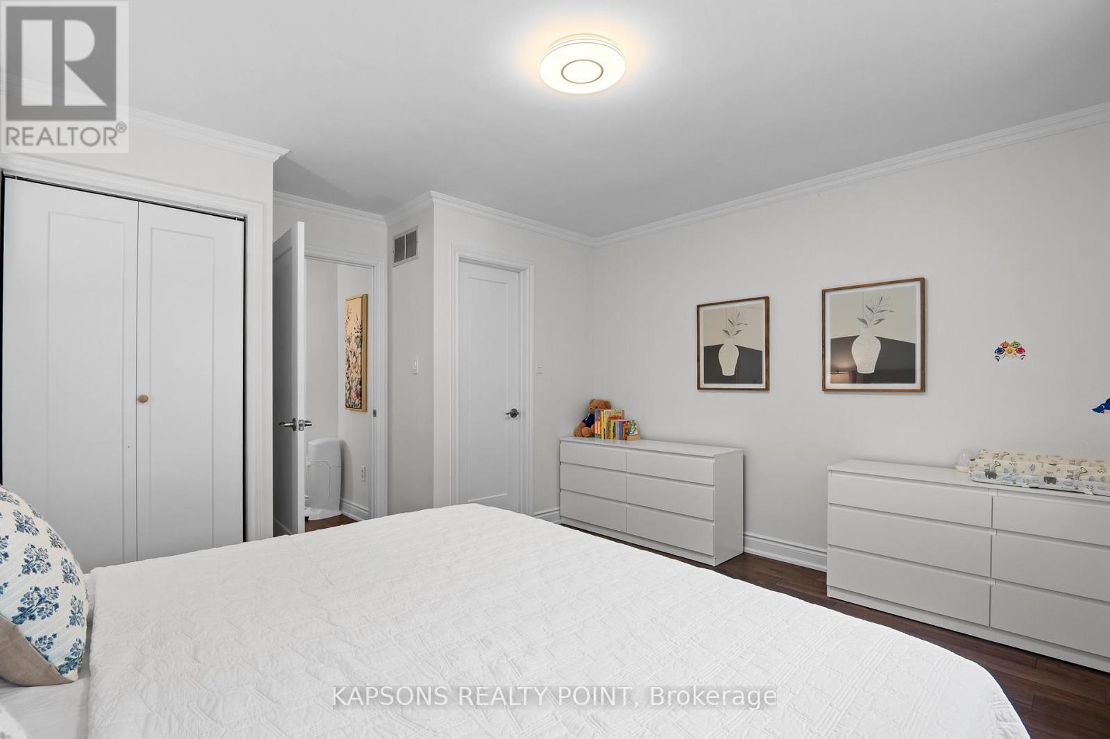 1255 Woodhill Court, Mississauga, Ontario  L5E 3H2 - Photo 35 - W12493350