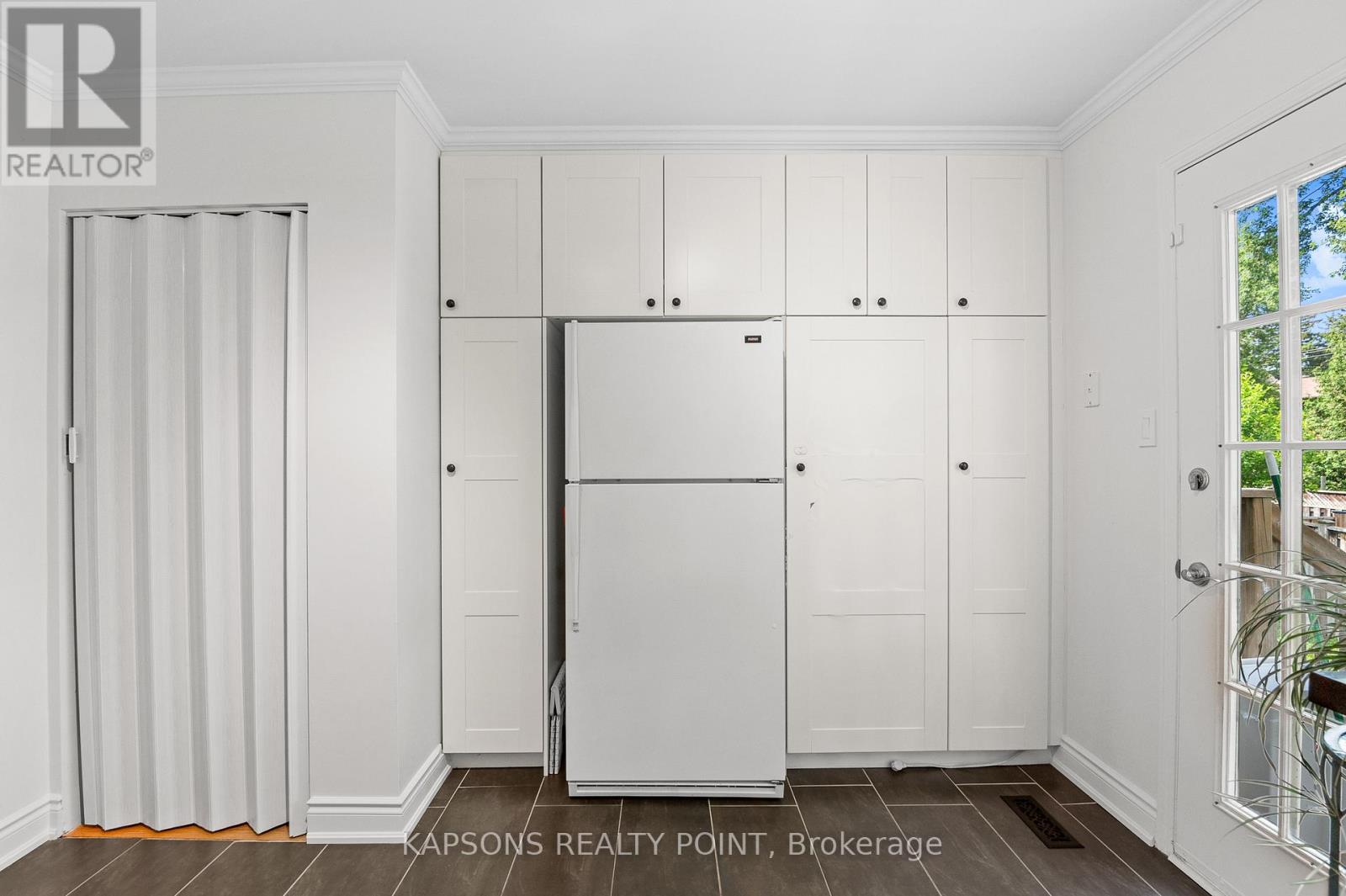 1255 Woodhill Court, Mississauga, Ontario  L5E 3H2 - Photo 29 - W12493350