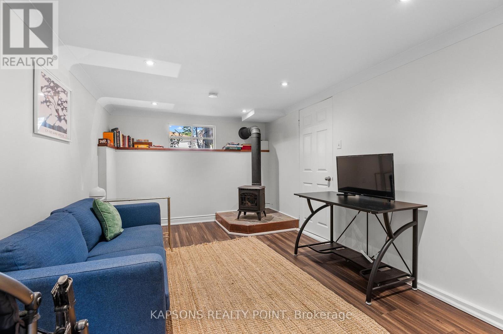 1255 Woodhill Court, Mississauga, Ontario  L5E 3H2 - Photo 10 - W12493350