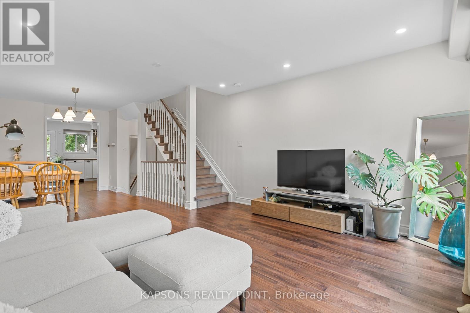 1255 Woodhill Court, Mississauga, Ontario  L5E 3H2 - Photo 16 - W12493350