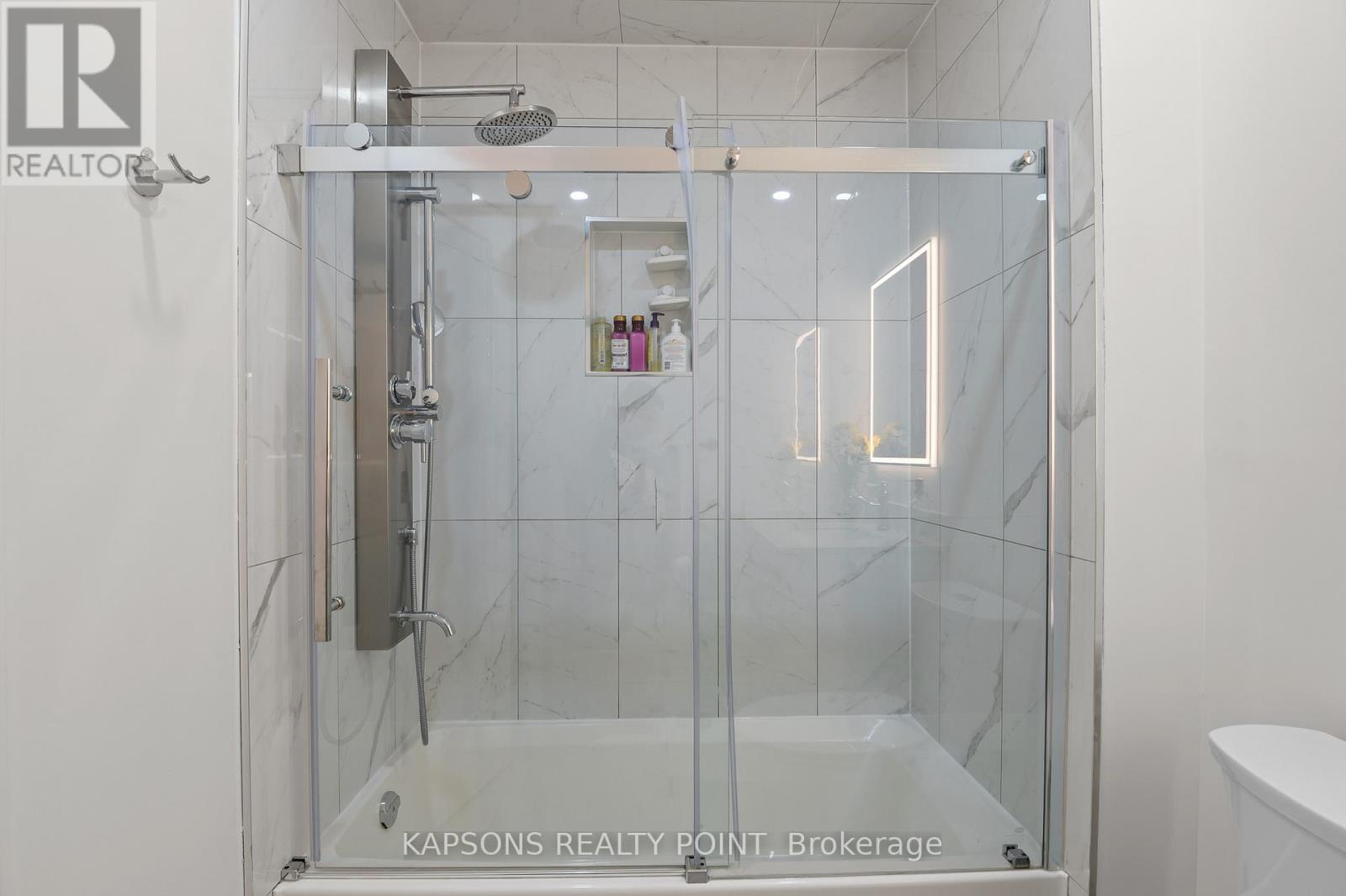 1255 Woodhill Court, Mississauga, Ontario  L5E 3H2 - Photo 37 - W12493350