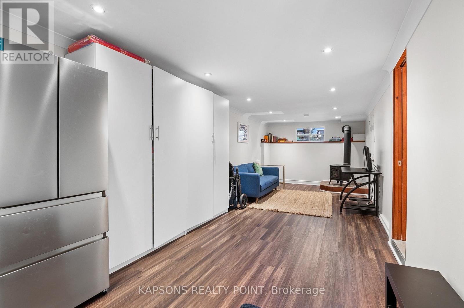 1255 Woodhill Court, Mississauga, Ontario  L5E 3H2 - Photo 7 - W12493350