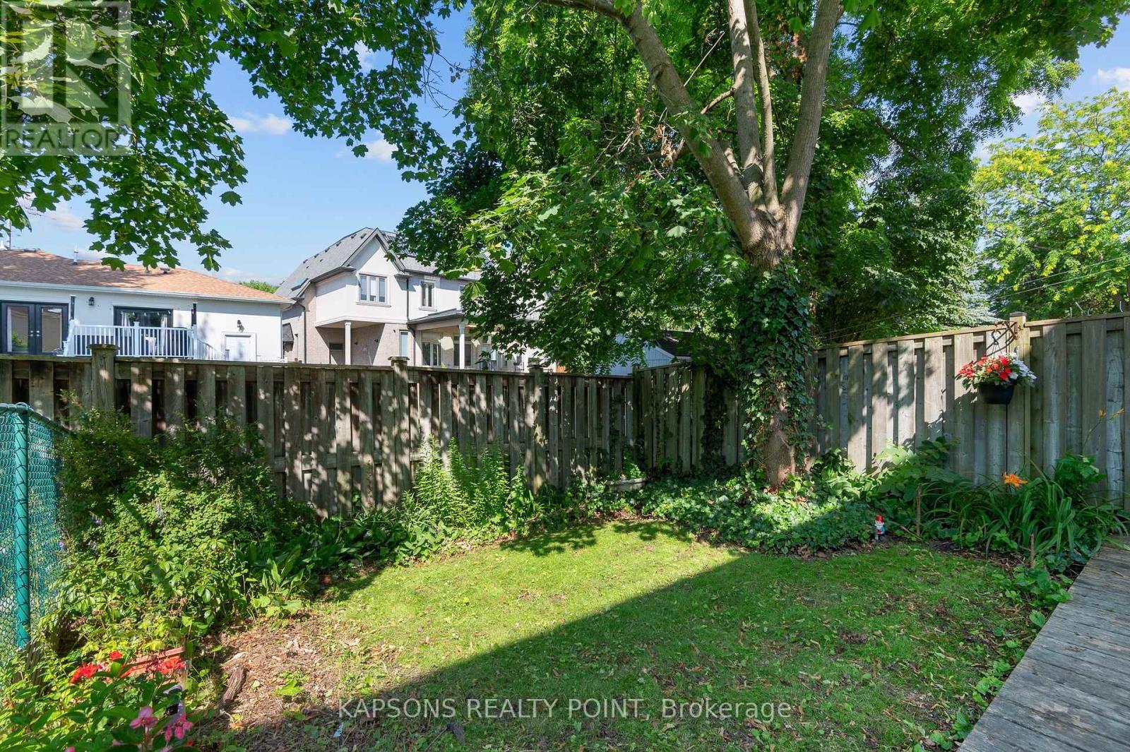 1255 Woodhill Court, Mississauga, Ontario  L5E 3H2 - Photo 43 - W12493350