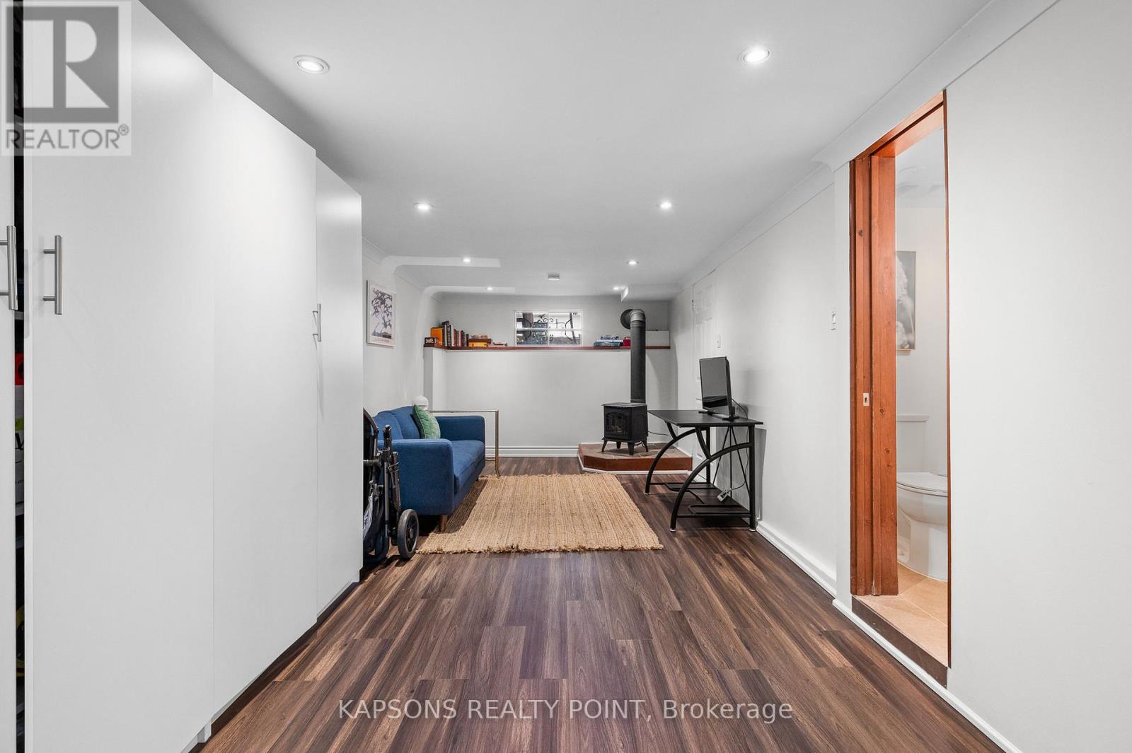 1255 Woodhill Court, Mississauga, Ontario  L5E 3H2 - Photo 8 - W12493350