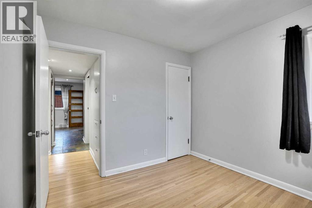 3045 26a Street Sw, Calgary, Alberta  T3E 2E4 - Photo 12 - A2266219